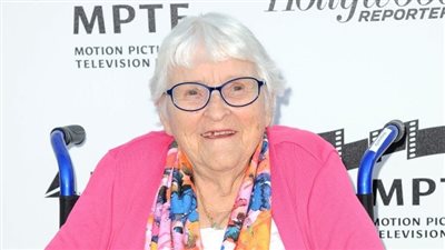 وفاة روثي تومبسون رسامة الأقزام السبعة عن عمر يناهز 111 عامًا