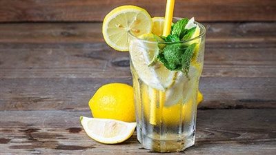 أضرار شرب الليمون على الريق وآثاره الجانبية على المعدة والكبد