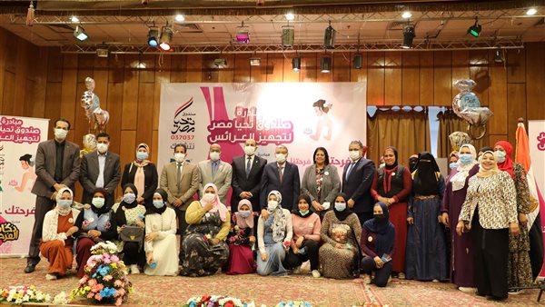 محافظ المنيا يٌسلم