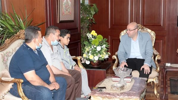 محافظ بني سويف يستقبل