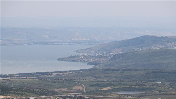 بحيرة طبرية بين الأردن