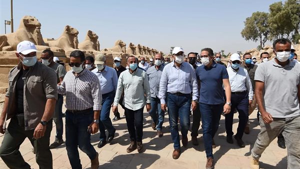 مدبولي والعناني خلال