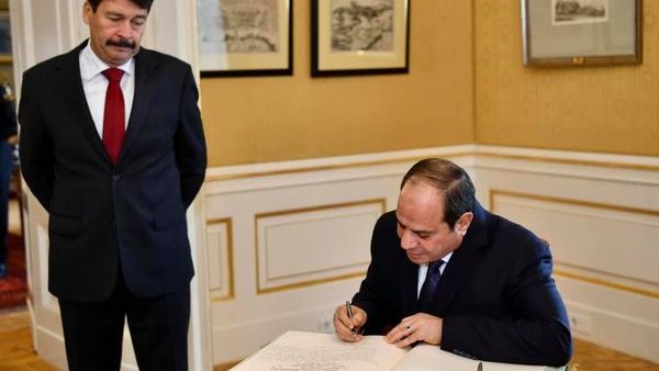 السيسي يكتب كلمة