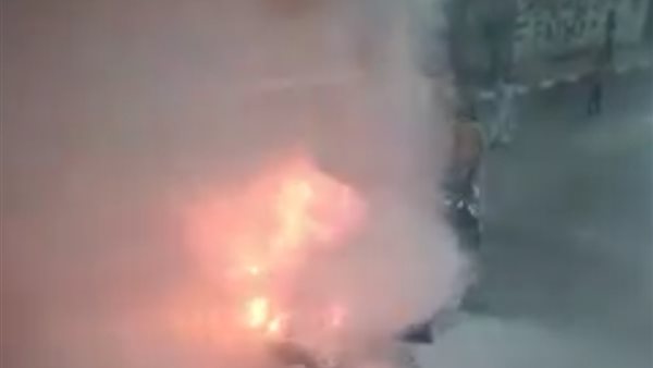 نشوب حريق بسيارة