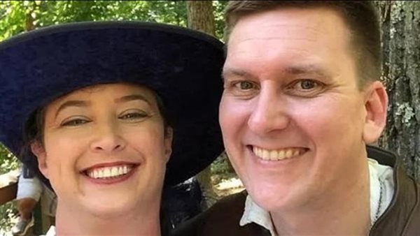 جوناثان توبي وزوجته