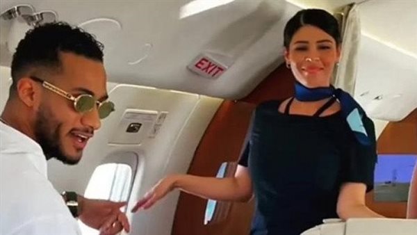 محمد رمضان يرقص بصحبة