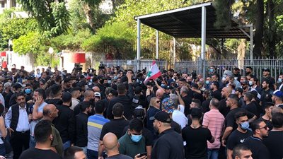 إطلاق نار خلال احتجاج على تحقيقات انفجار مرفأ بيروت وسقوط جرحى | فيديو