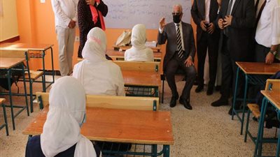 بعد تسليم الكتب دون دفع مصروفات.. ارتياح شديد بين أولياء أمور طلاب جنوب سيناء | فيديو 