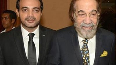 عمرو محمود ياسين لـ والده في الذكرى الأولى لوفاته: لم تفارقني روحك لحظة