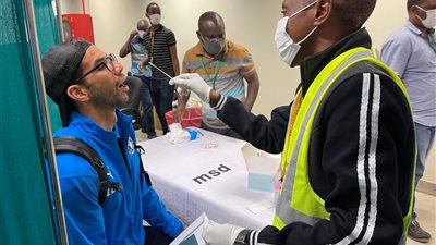 بعد الوصول لـ تنزنيا.. مسحة كورونا سريعة لبعثة بيراميدز في دار السلام