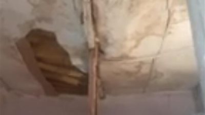 سكان مقابر السيدة عائشة يستغيثون بالرئيس: السقف وقع علينا بسبب الرعد