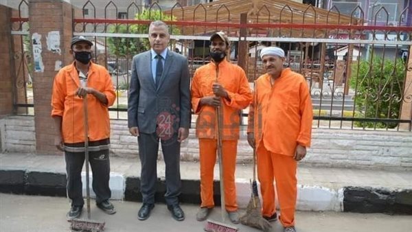 محافظ سوهاج وعمال