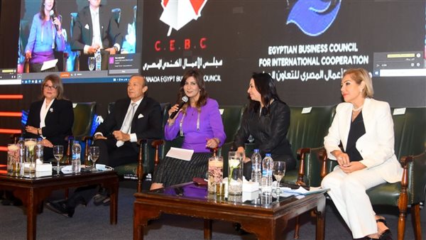 وزيرة الهجرة نبيلة