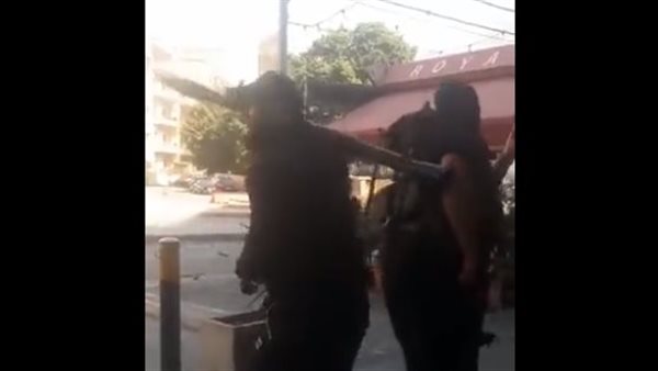 مسلح يحمل الآر بي