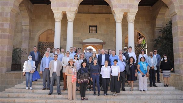 13 سفيرًا يزورون