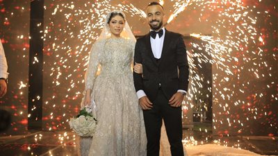 وصلة رقص لـ أفشة وزجته خلال حفل زفافهما بأحد الفنادق | فيديو