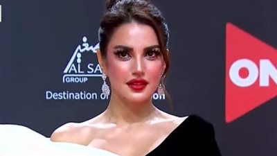 بتصميم مسروق.. درة لفتت الأنظار في افتتاح مهرجان الجونة