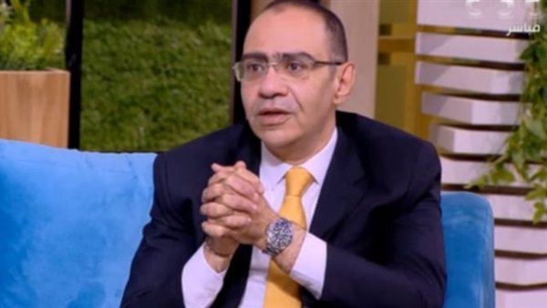 الدكتور حسام حسني