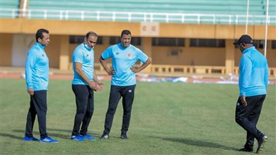 موسيماني يعاين ملعب مباراة الحرس الوطني ومحاضرة فنية قبل المران