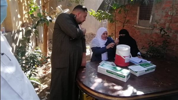 تطعيم المواطنين بلقاح