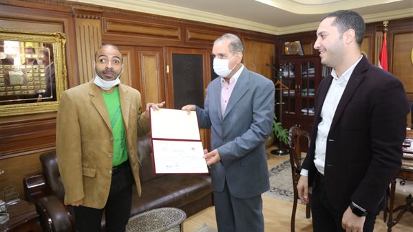 محافظ كفر الشيخ يكرم