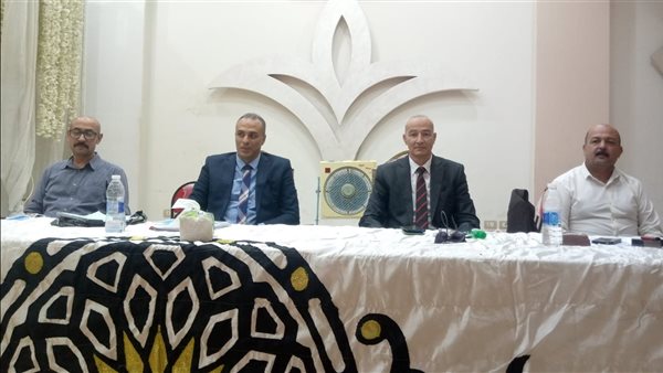 اللجنة المشرفة علي