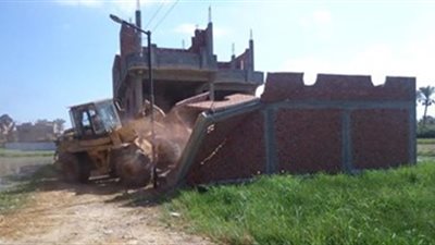 خلق مجتمعات عشوائية وخسارة الفلاحين.. 5 آثار سلبية للتعديات على الأراضي الزراعية