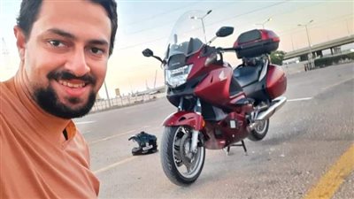 تجربة فريدة من نوعها.. مصري يسافر للسعودية بـ الموتوسيكل