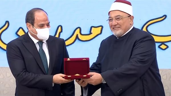 الرئيس السيسي يًكرم