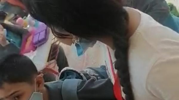 الطلاب داخل فصل بمدرسة