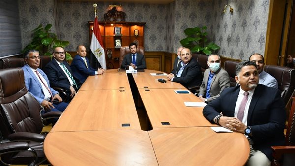 وزير الرياضة يلتقي