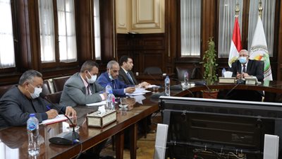 وزير الزراعة يشدد على توفير مستلزمات الإنتاج للمزارعين والمربين بجودة عالية وأسعار مناسبة