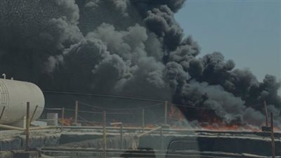دخان في سماء دبي.. اندلاع حريق بمنطقة جبل علي الصناعية