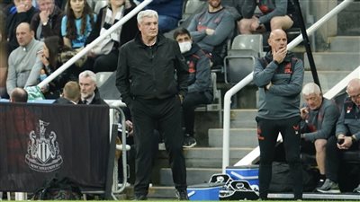 جماهير نيوكاسل يونايتد تهاجم مدرب الفريق بعد الهزيمة أمام توتنهام