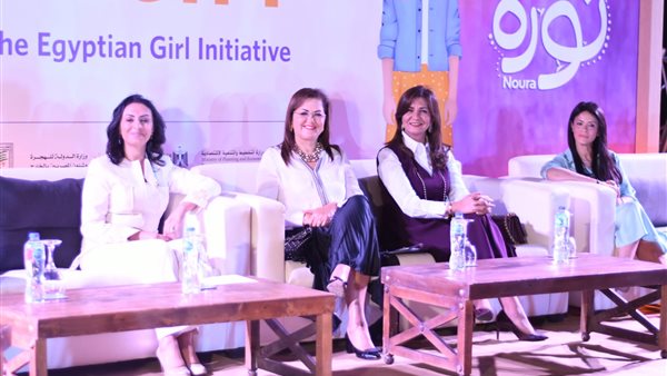 وزيرة التخطيط خلال