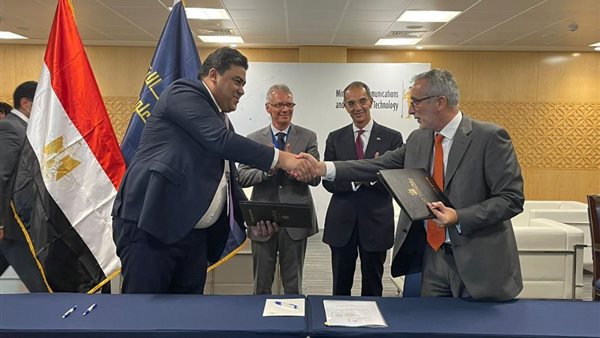 صورة من توقيع الاتفاقية