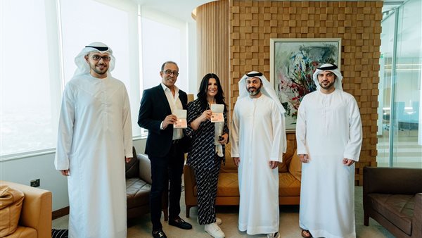 منى الشاذلي خلال