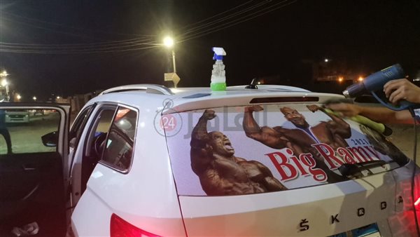 السيارات تتزين بصور