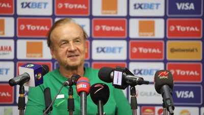 مدرب منتخب نيجيريا: أخشى الأخطاء التحكيمية والدفاعية ومواجهة الكاميرون صعبة