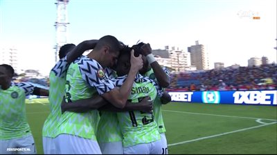 منتخب نيجيريا يسجل الهدف الأول في شباك الكاميرون بأمم إفريقيا