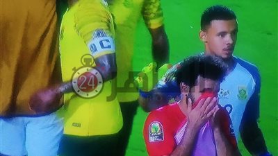 عقب وداع الفراعنة أمم إفريقيا.. الجماهير تقذف محمد صلاح بزجاجات المياه
