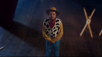 فكرة مؤجلة من 2015.. التفاصيل الكاملة لفيلم محمد هنيدي الجديد “كينج سايز” (خاص)