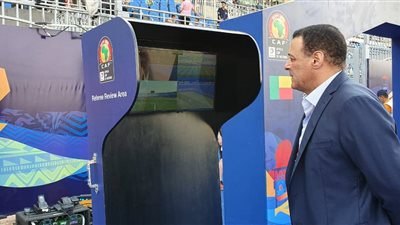 عصام عبد الفتاح يتفقد الـ VAR قبل مواجهة السنغال وبنين (صور)