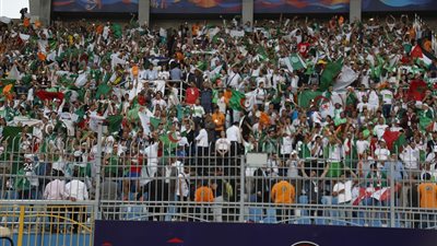 شاهد.. أجواء حماسية لجماهير الجزائر ورسالة خاصة لـ”جمال بلماضي” (فيديو وصور)