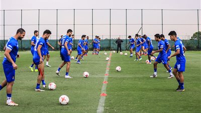 إصابة عمار حمدي وإجهاد أزارو في مران الأهلي بمعسكر أسبانيا