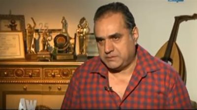 طارق فؤاد يزور سمير الإسكندراني في وعكته الأخيرة (صورة)