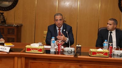 محافظ سوهاج يشارك في مؤتمر “تسريع الاستجابة المحلية للقضية السكانية” بأسيوط