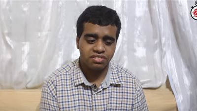 الأول على الثانوية العامة مكفوفين: “تصدرت أدبي وأنا مبحبوش” (فيديو)