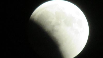 تعرف على فضل صلاة خسوف القمر وكيفيتها.. وحدوثه يستغرق أكثر من 5 ساعات