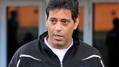 مدحت العدل ينتقد أداء هاني رمزي.. ومتابع يهاجمه (صورة)